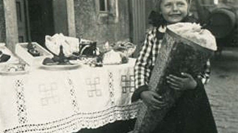 1934 feierte eine heute 90-Jährige aus dem Ort ihre Einschulung. Fotos davon stellte sie für die neue Ausstellung zur Verfügung.