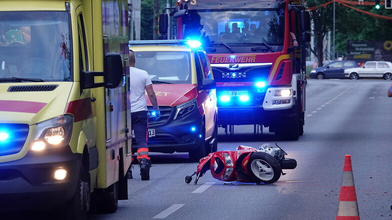 Rollerfahrer muss nach Unfall in Dresden reanimiert werden