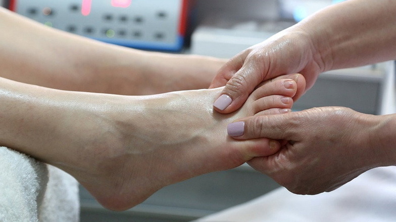 Vor allem älteren und kranken Menschen fällt es schwer, die eigenen Füße zu pflegen. Für sie gibt es jetzt ein neues Angebot in Wilthen und Umgebung.