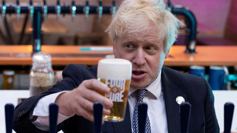 Britische Politiker fordern Johnsons Rücktritt