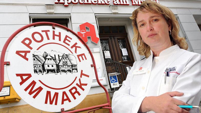 Katrin Prechel will ihre Apotheke am Markt in Hirschfelde am Freitag wieder öffnen. Sie war mehr als eine Woche geschlossen.