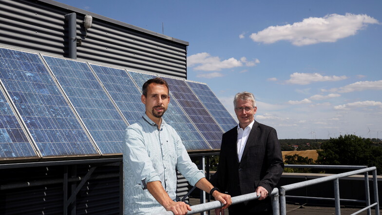 Die Riesaer Professoren Alexander Buchheim (l.) und Marko Stephan. Beide lehren an der BA Riesa im Studiengang Energie- und Umwelttechnik - und sind auch im Energienetzwerk des Landkreises aktiv.