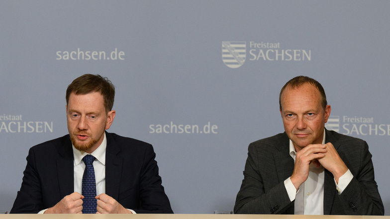Michael Kretschmer (CDU, l.) kritisiert vor allem das geplante Gebäudeenergiegesetz zur Heizungserneuerung, sein grüner Stellvertreter weist das zurück.