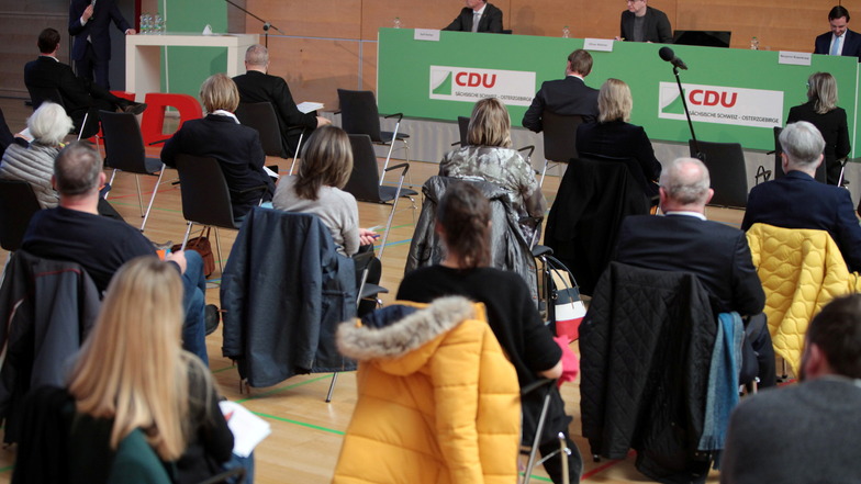 Mit rund 100 CDU-Mitgliedern war die Herderhalle in Pirna am Sonnabend gut besucht.