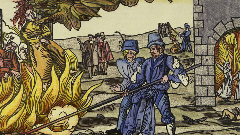 Das 16. Jahrhundert war eine Hochzeit der Hexenverfolgung in Europa. Wie auf diesem Holzschnitt abgebildet, wurden vor allem Frauen auf dem Scheiterhaufen verbrannt. Ökonomische Krisen beförderten die Verfolgungswellen.