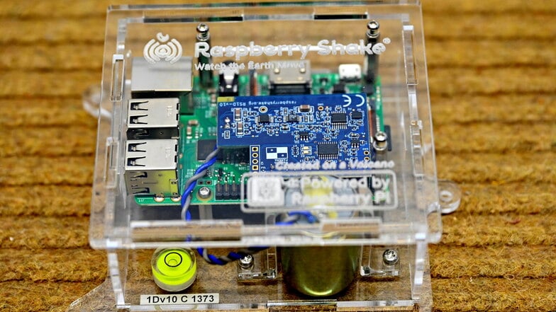 Ein solches Raspberry-Shake-Seismometer für den Hobby-Gebrauch hat im St. Benno-Gymnasium den Brückeneinsturz am besten erfasst.