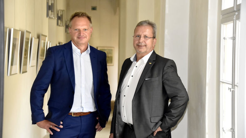 Olaf Plaumann (li.) wird ab kommendem Jahr auf dem Chefsessel bei Radeberger sitzen. Der bisherige Geschäftsführer Axel Frech verabschiedet sich in den Ruhestand.