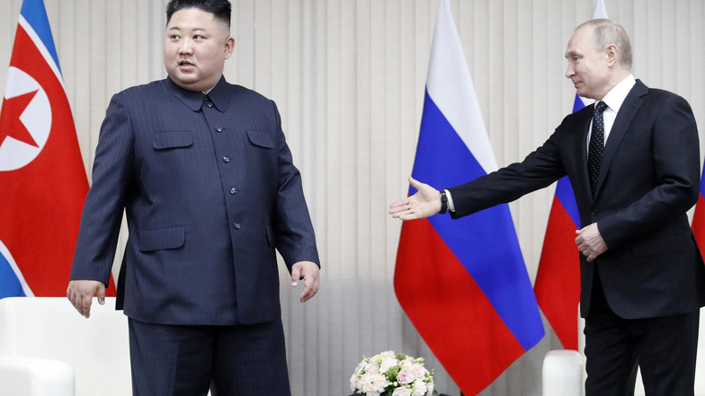 Kim Jong Un (l.) und Wladimir Putin trafen sich im äußersten Osten Russlands.