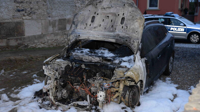 Das ausgebrannte Auto in Zittau.