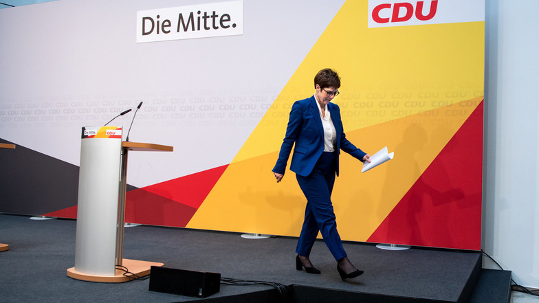 Annegret Kramp-Karrenbauer verlässt ihren Posten als Vorsitzende der CDU. Die Frage nach der Nachfolge könnte sich viel schneller klären als von ihr gewollt.