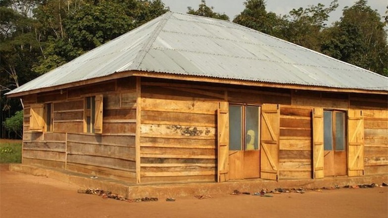 Die Kinder schlafen in einfachen Hütten aus Holz oder Ziegeln.