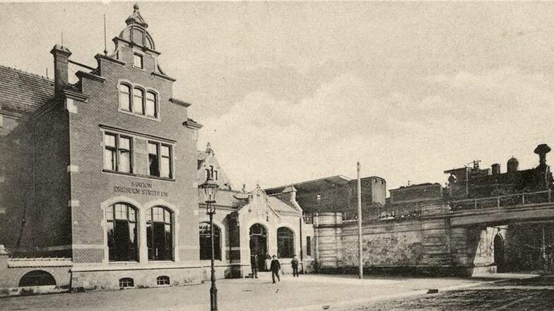 Anfang des 20. Jahrhunderts wurde das Bahnhofsgebäude am Haltepunkt Strehlen gebaut. Dort gab es schon damals einen Kiosk und eine Gaststätte.