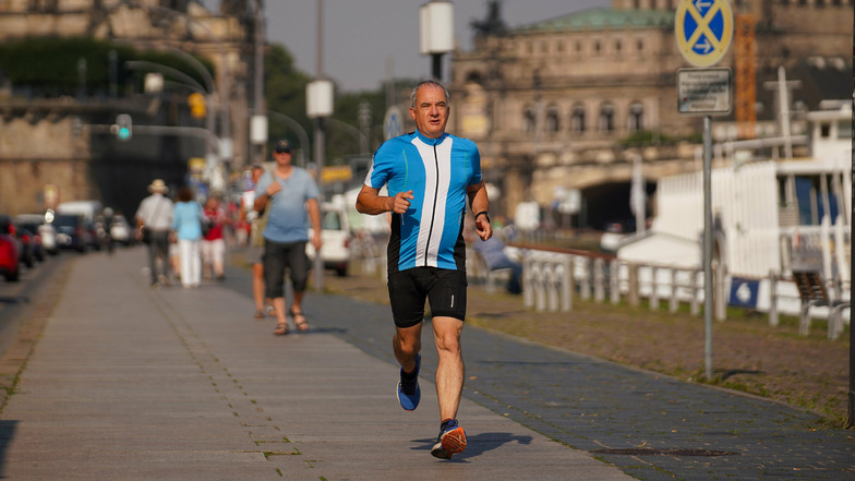 Bevor er seinen Arbeitstag beginnt, joggt Peter Hilbert noch eine Runde durch die Altstadt.