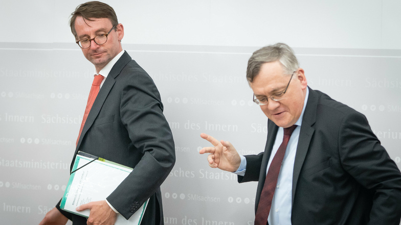 Sachsens Innenminister Roland Wöller (l.) mit Verfassungsschutzpräsident Dirk-Martin Christian kurz nach Bekanntwerden des Datenlöschungs-Skandals.