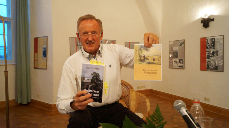 Erhard Spank vor wenigen Tagen bei der Lesung auf Einladung des Kunstvereins im Hoyerswerdaer Schloss.