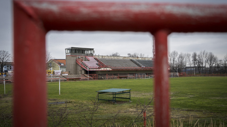 Das Ernst-Grube-Stadion war einst Heimstadion der BSG Stahl Riesa. Schon seit 2003 steht es leer, wurde nur noch für Trainingseinheiten genutzt. Nun ist auch das vorbei.
