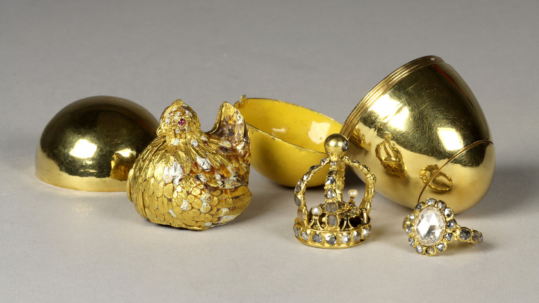 Goldenes Spielzeug aus der Schatzkammer des sächsischen Herrschers August der Starke. Es gleicht einem Überraschungs-Ei