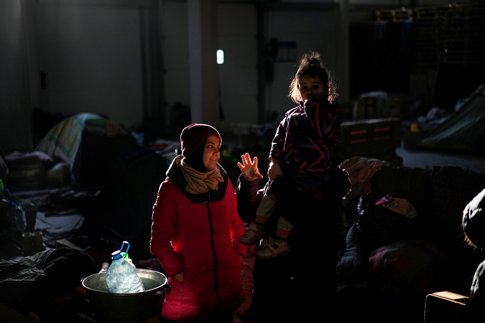 Viele Menschen sind auf der Flucht vor Konflikten in ihrer Heimat und wollen westeuropäische Länder erreichen.