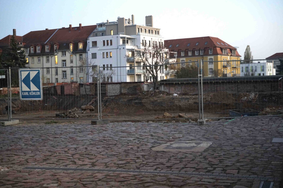 Auf dieser Baustelle in der Fröbelstraße ist ein verdächtiger Gegenstand gefunden worden.