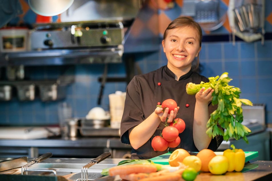 Valeria Ortiz belajar memasak di Giant Hill.