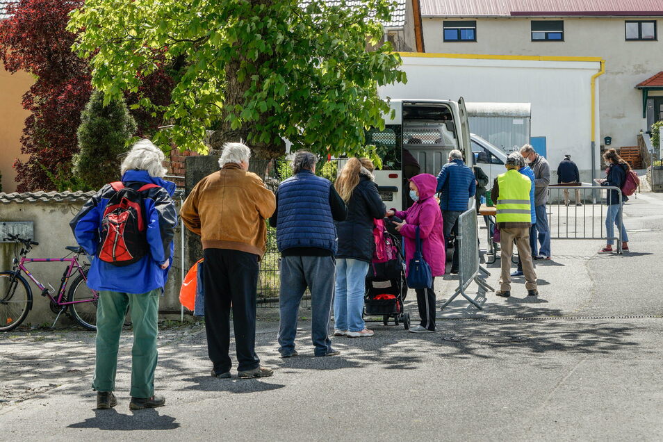 Bautzener Tafel gibt wieder Essen aus | Sächsische.de