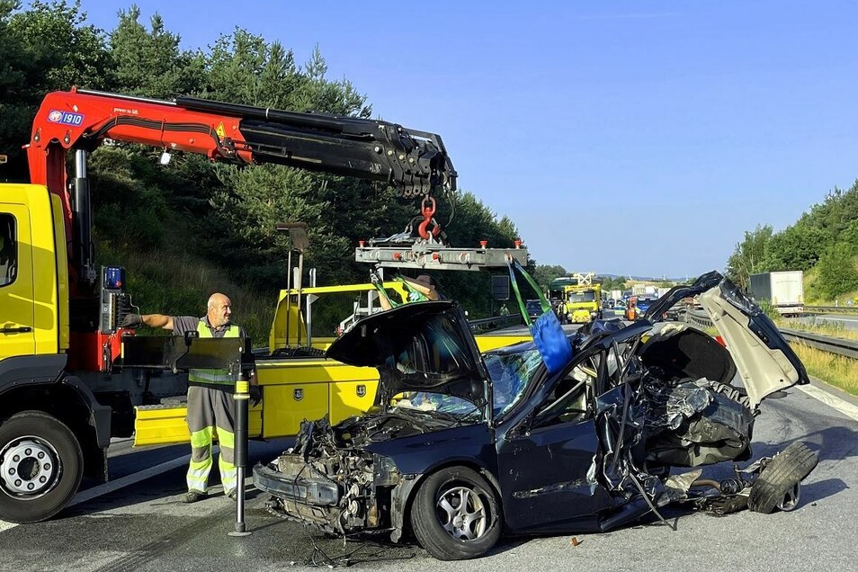 Schwerer Unfall Auf Der A4 Bei Görlitz: Lkw Fährt In Pkw | Sächsische.de