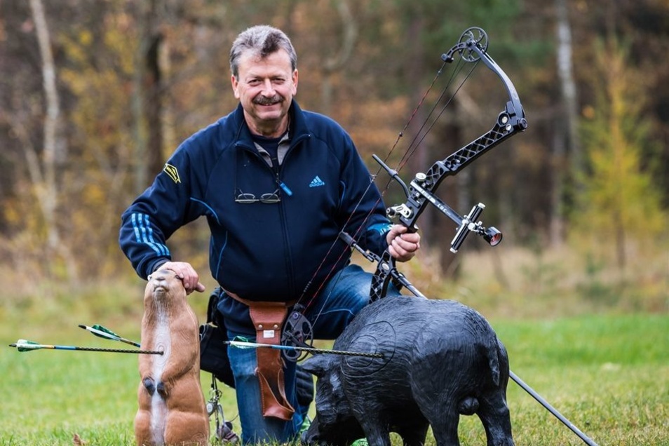 Mit Pfeil Und Bogen Durch Den Wald Sachsische De