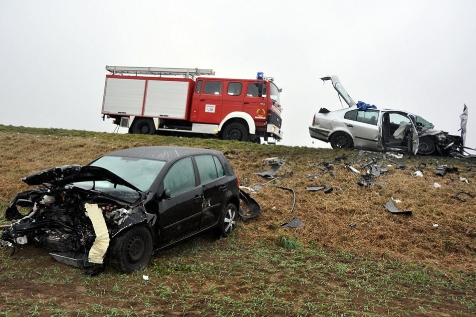 Drei Verletzte Bei B 115-Unfall | Sächsische.de