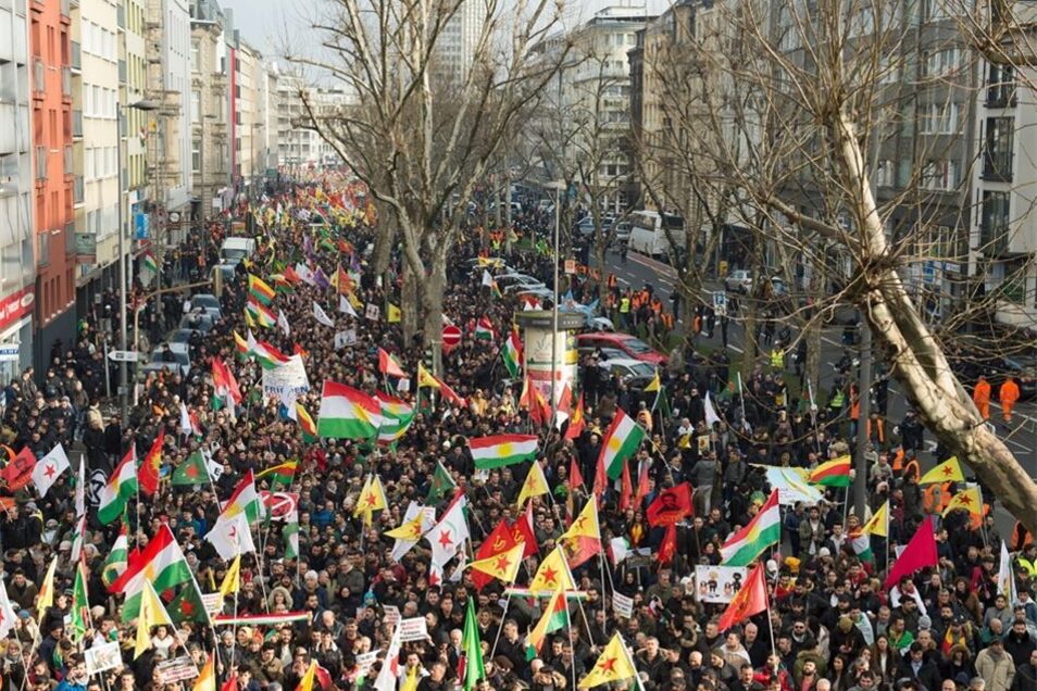 Polizei Stoppt Kurden Demo Sachsische De