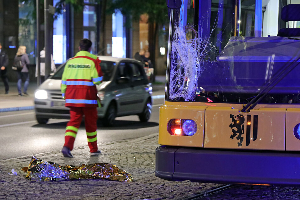 Männer von Straßenbahn erfasst Sächsische.de