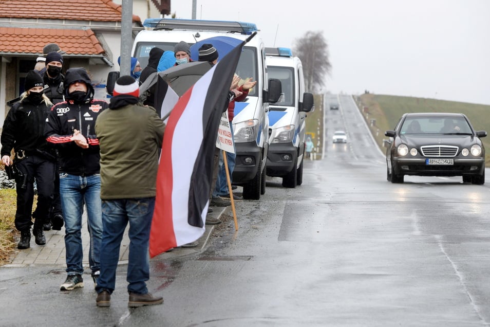 Corona: Mehr "Stille Protestler" An Der B96 | Sächsische.de