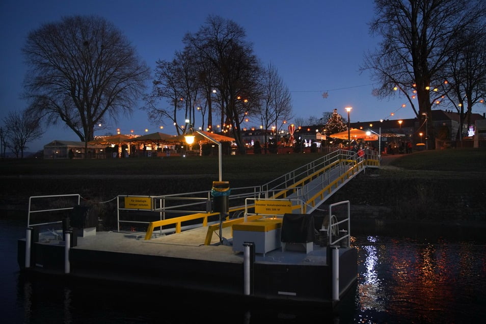 The decorated ferry garden from the Elbe.  Hotspot yes, but not a Corona hotspot - that's what boss Jörg Bauermeister wants.