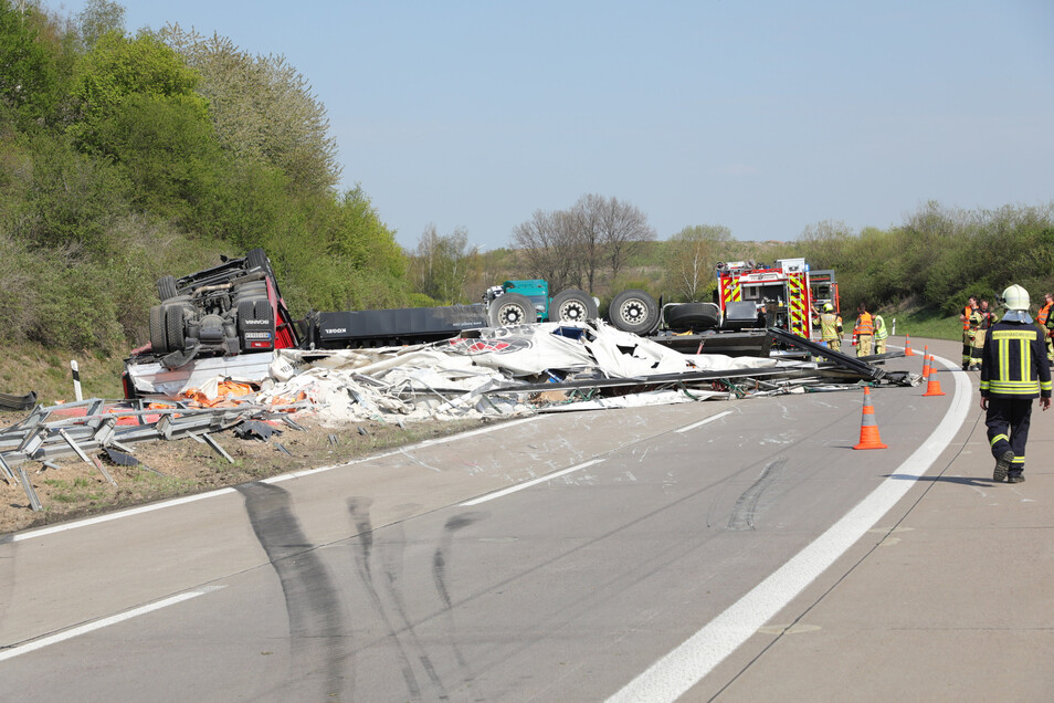 Lkw Uberschlagt Sich Am Dreieck Nossen Sachsische De