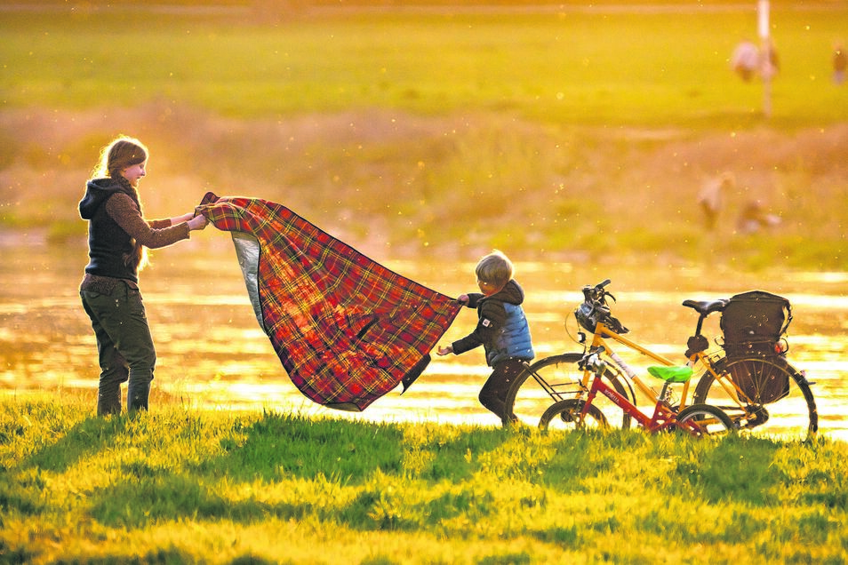 Zum großen Picknick zu halten, ist gar nicht nötig. Ausreichend zu trinken, sollte man bei einer Radtour allerdings dabei haben.