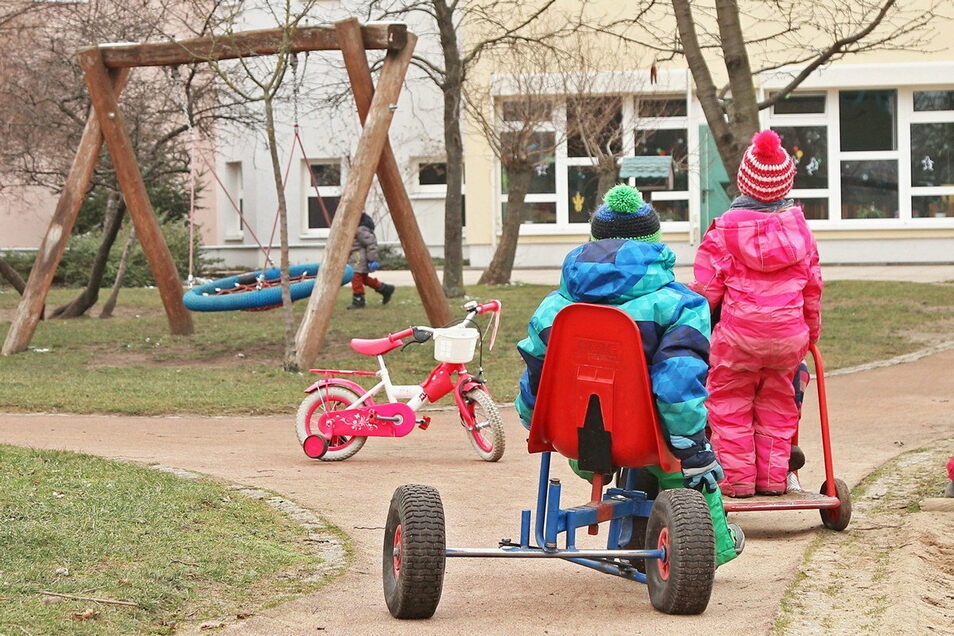 Eltern Mussen Fur Kinderbetreuung Mehr Zahlen Sachsische De