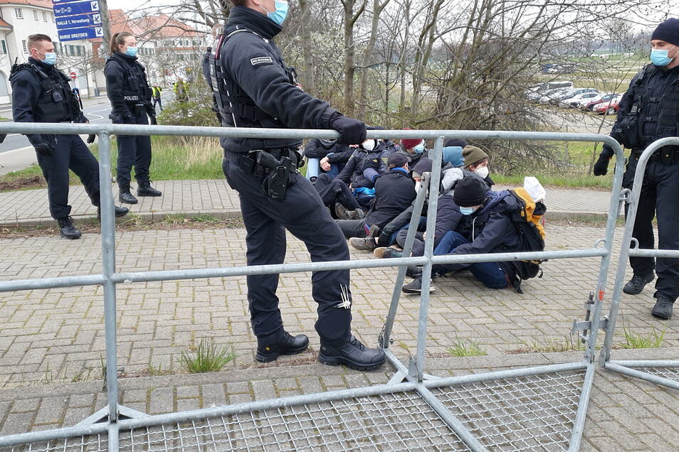 The police at the fair were noticeably restrained.