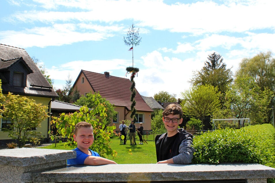 Ein Dorf voller Maibäume Sächsische.de