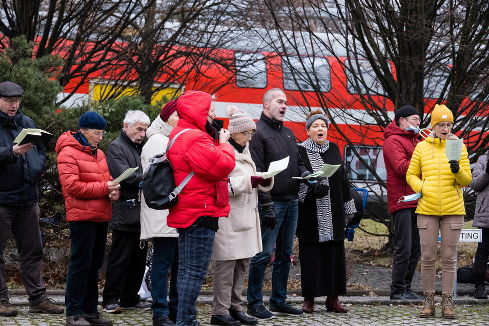 Musikalische, weihnachtliche Solidaritätsaktion der Kirche bei Alstom.