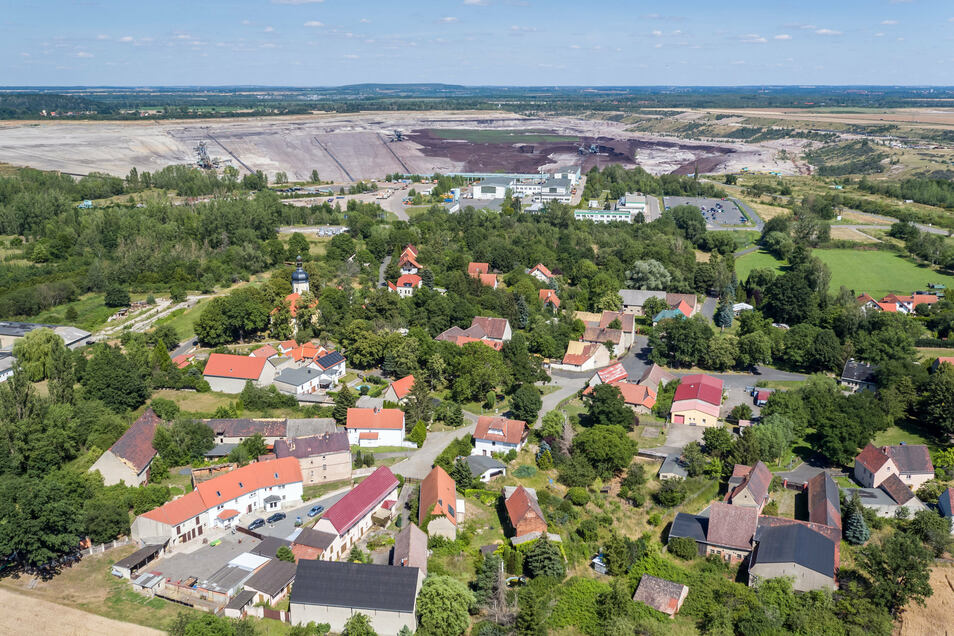 Das Dorf Pödelwitz liegt nur 500 Meter vom Tagebau Vereinigtes Schleenhain entfernt.