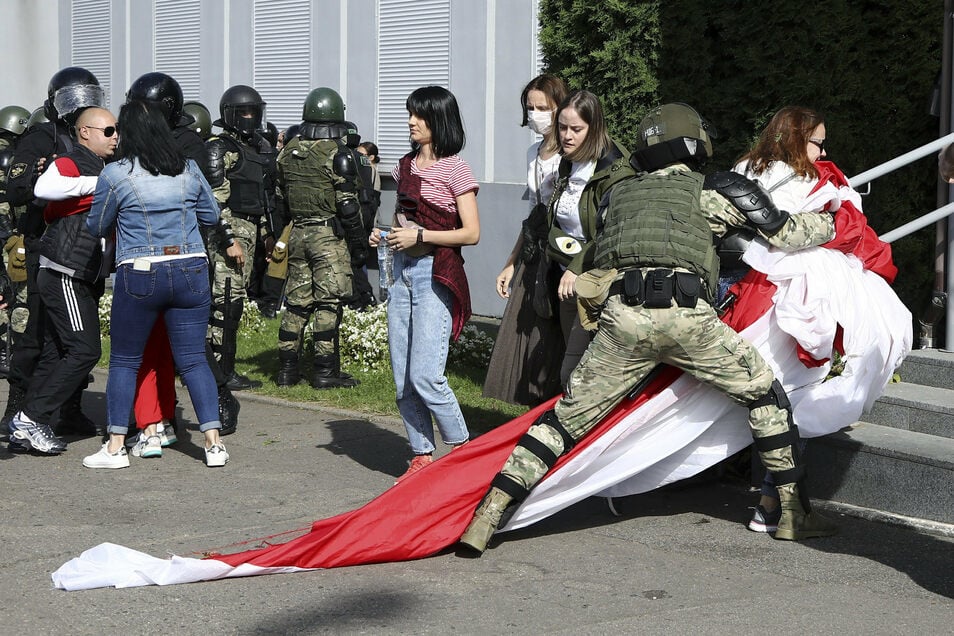 Frauen in Belarus protestieren wieder | Sächsische.de