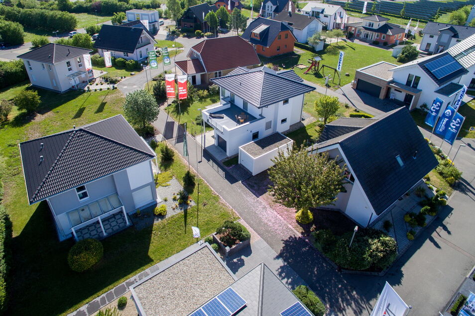 Blick auf den Unger Musterhauspark im Schkeuditzer Ortssteil Dölzig.