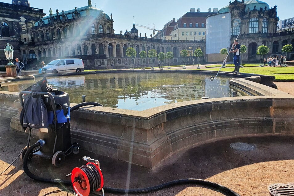 The kennel fountains will be cleaned regularly with the mud sucker from the coming month.